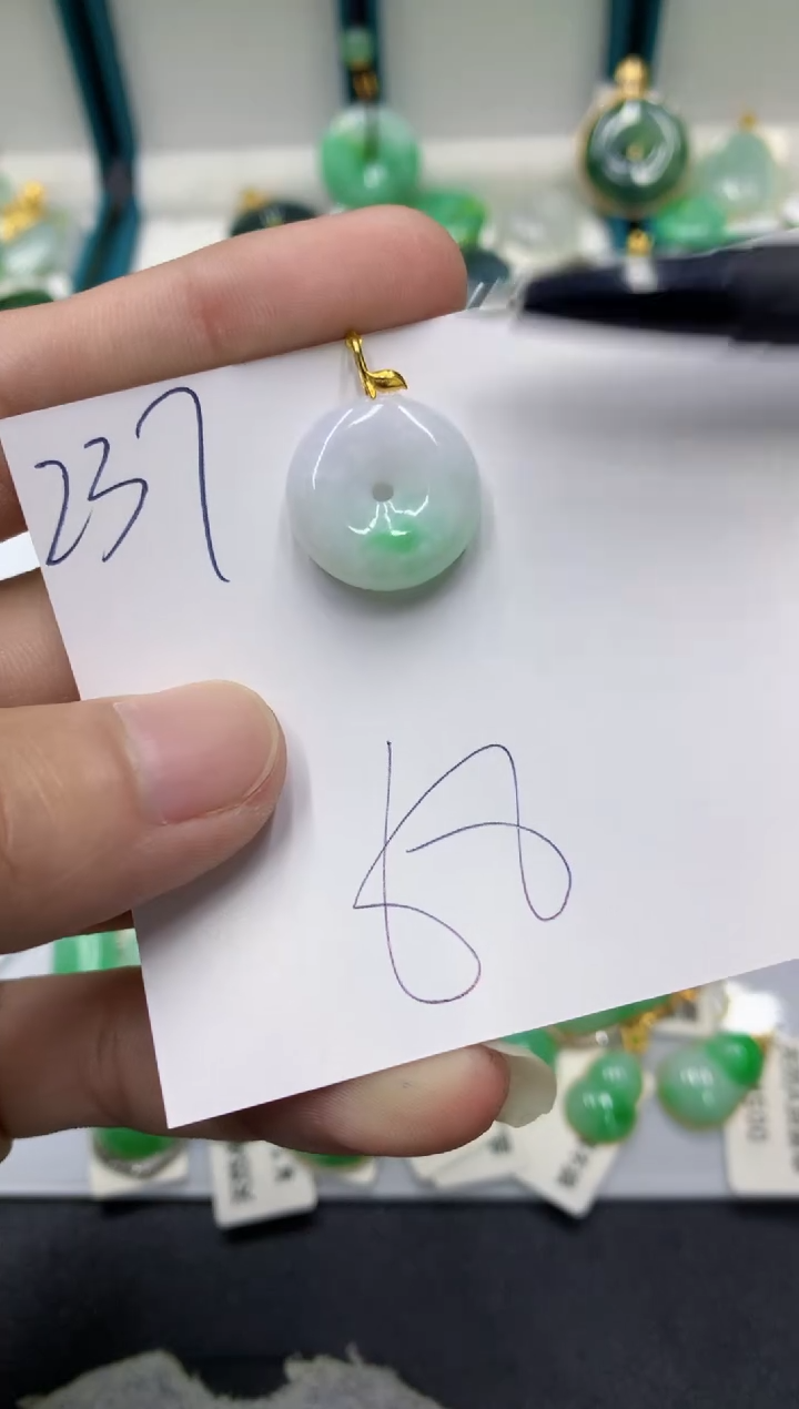 【闪购商品】翡翠颈饰18K金镶嵌翡翠