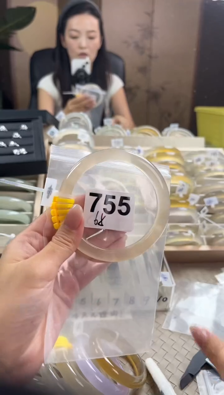 手镯玛瑙/玉髓未镶嵌晱**光755