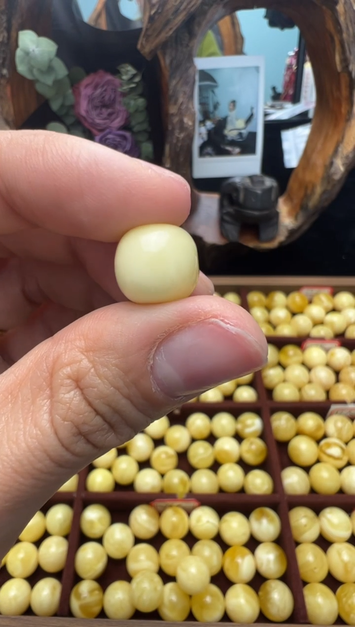 【闪购商品】蜜蜡裸石未镶嵌俄料老型11.5*10.4m0.897克