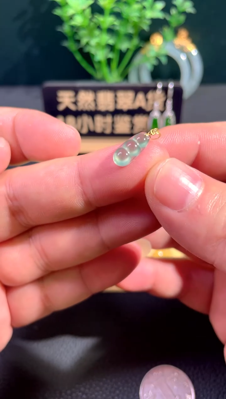 颈饰18K金镶嵌翡翠翡翠