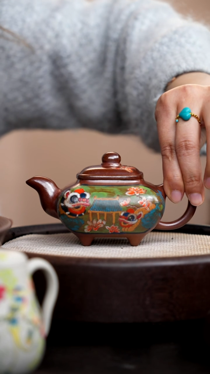 茶壶紫砂柴烧传炉彩刻醒狮  
