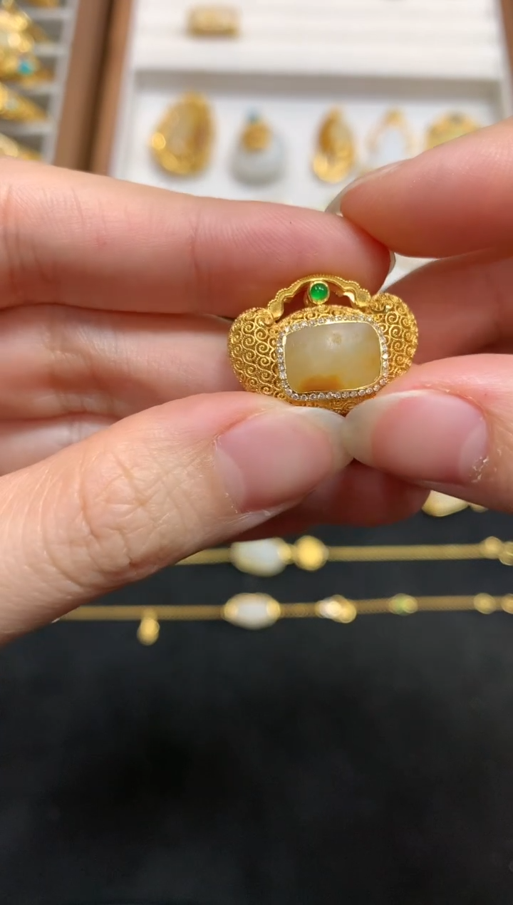 【闪购商品】和田玉吊坠18K金镶嵌A67|6800