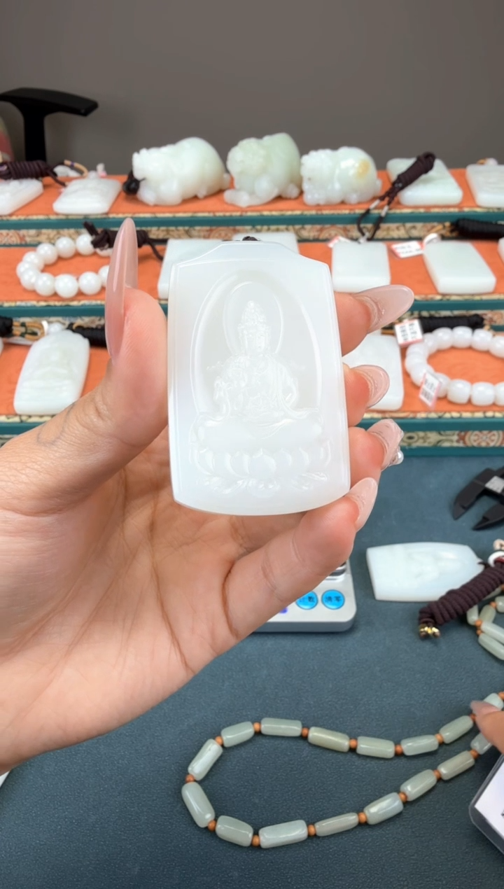 和田玉未镶嵌颈饰1