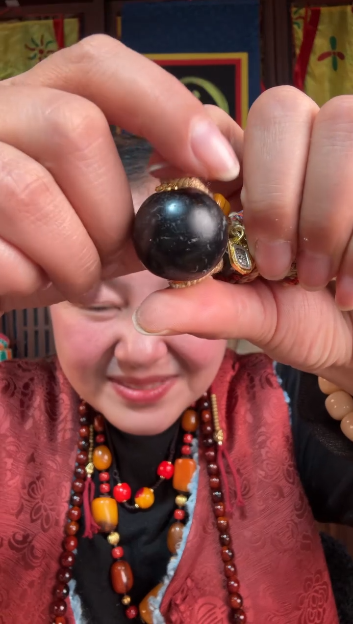 无非金属藏地洛古珠