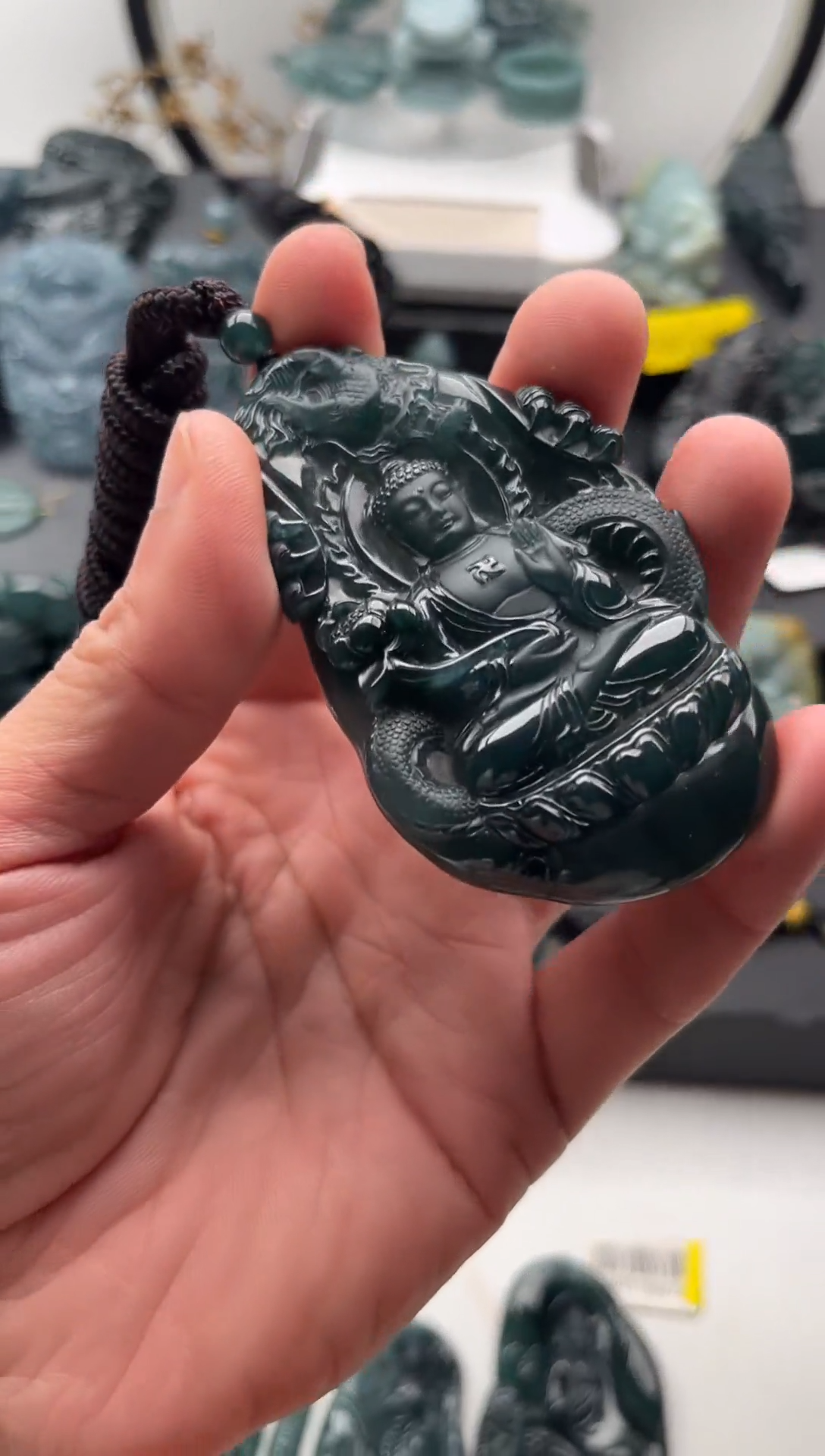 颈饰未镶嵌翡翠港*阿弥（背面有避裂雕）