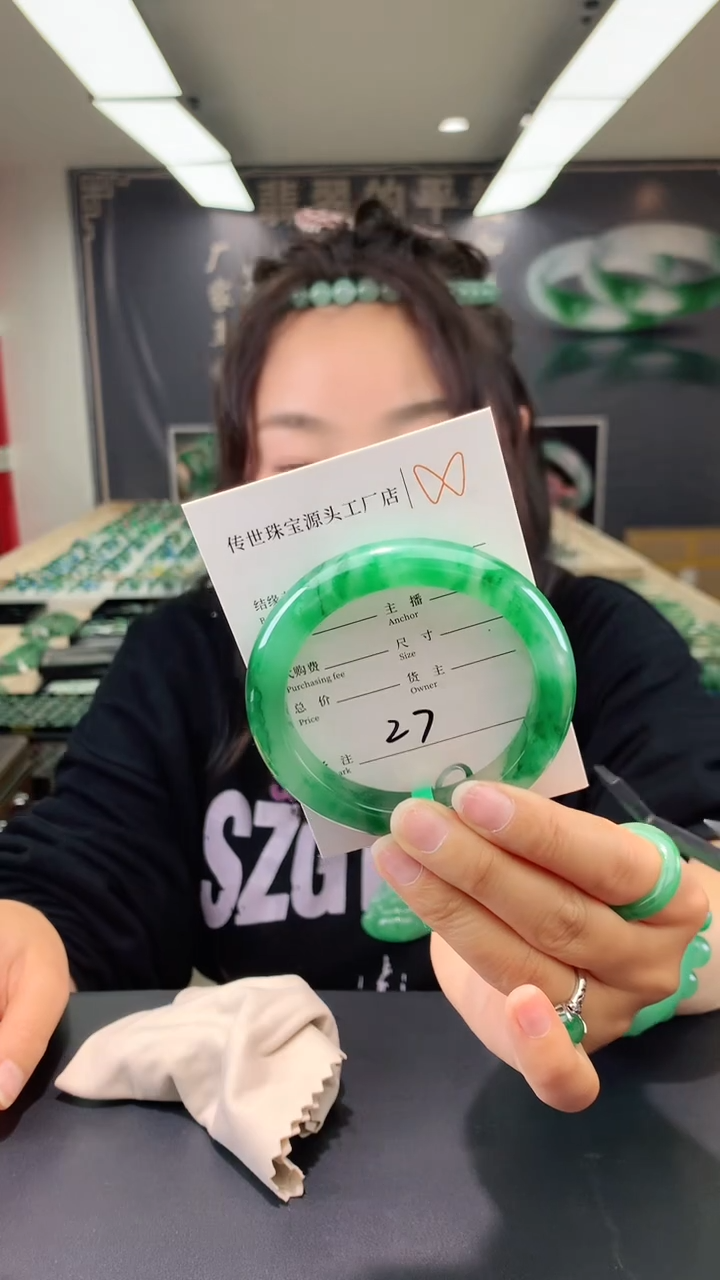 【闪购商品】石英质玉手镯未镶嵌56