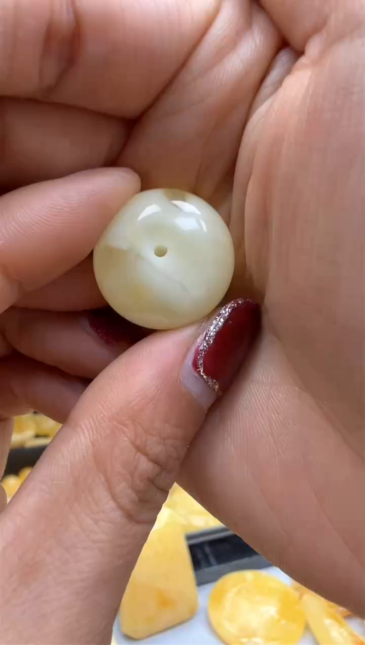 【闪购商品】琥珀裸石未镶嵌扣子