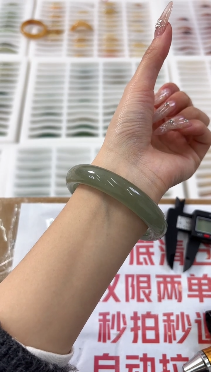 未镶嵌手镯石英质玉250-58D