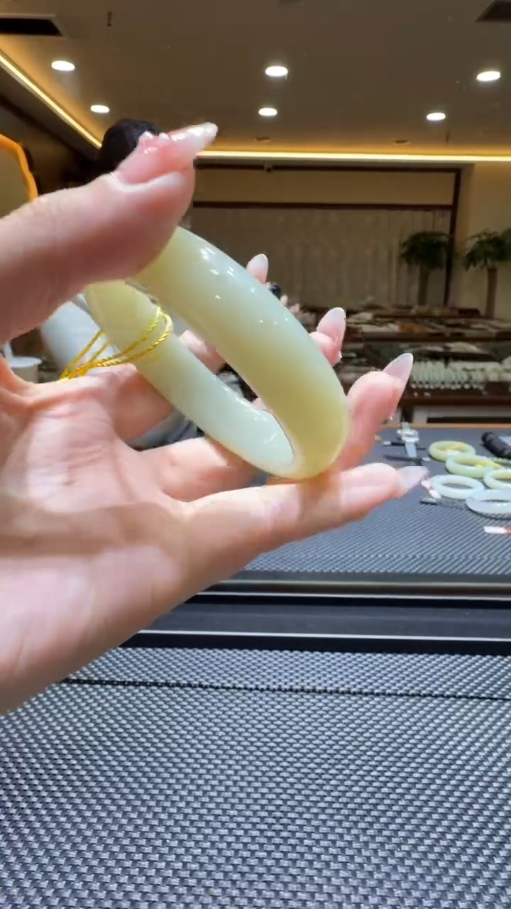 颈饰未镶嵌和田玉手镯59