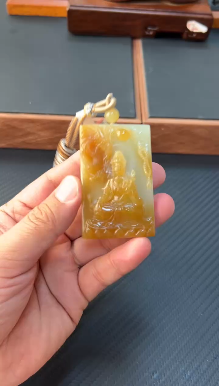 和田玉未镶嵌吊坠(赠链)若羌微色差