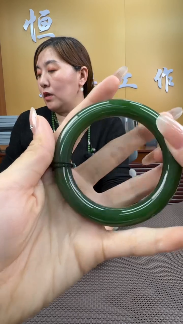 【闪购商品】和田玉手镯未镶嵌58