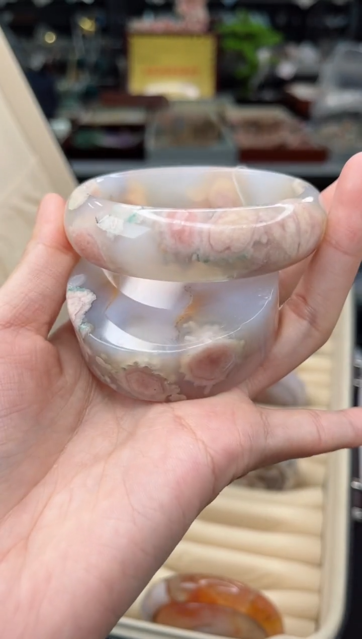 【闪购商品】石英质玉手镯未镶嵌59圈口（赠品镯心）s9398