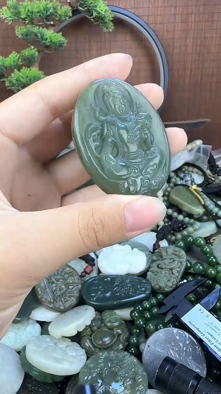 和田玉未镶嵌颈饰1