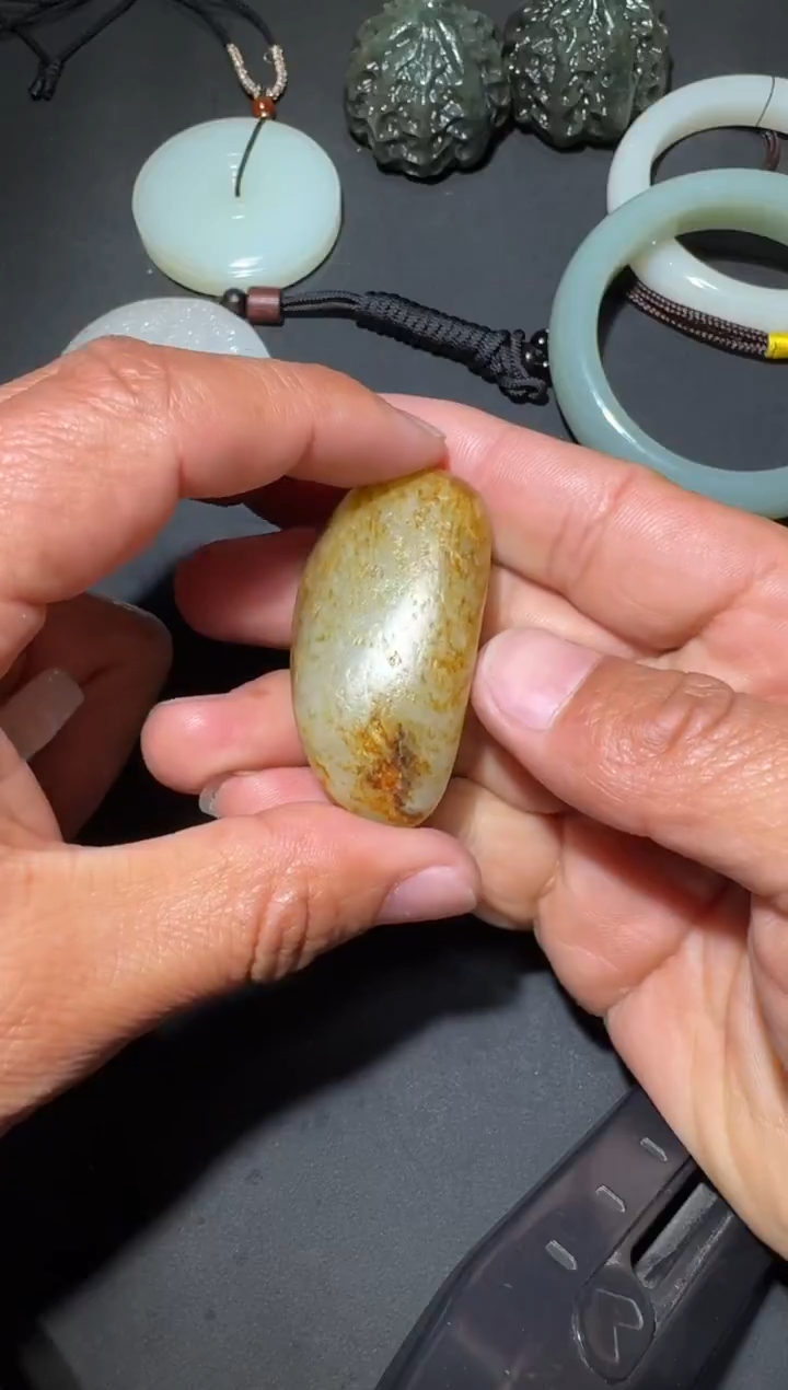 未镶嵌和田玉（糖玉）挂件和田玉
