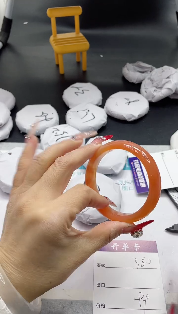 【闪购商品】石英质玉手镯未镶嵌380