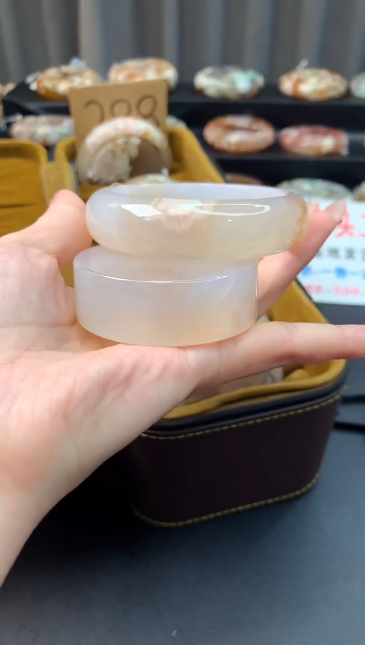 石英质玉手镯未镶嵌赠送镯心（圈口60