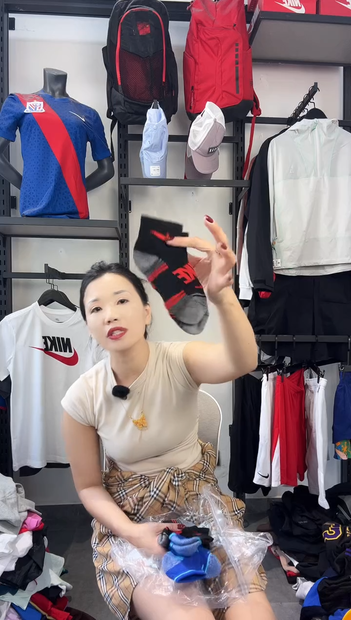 828 ·编码 耐克卫衣服饰过款为准 尺码·