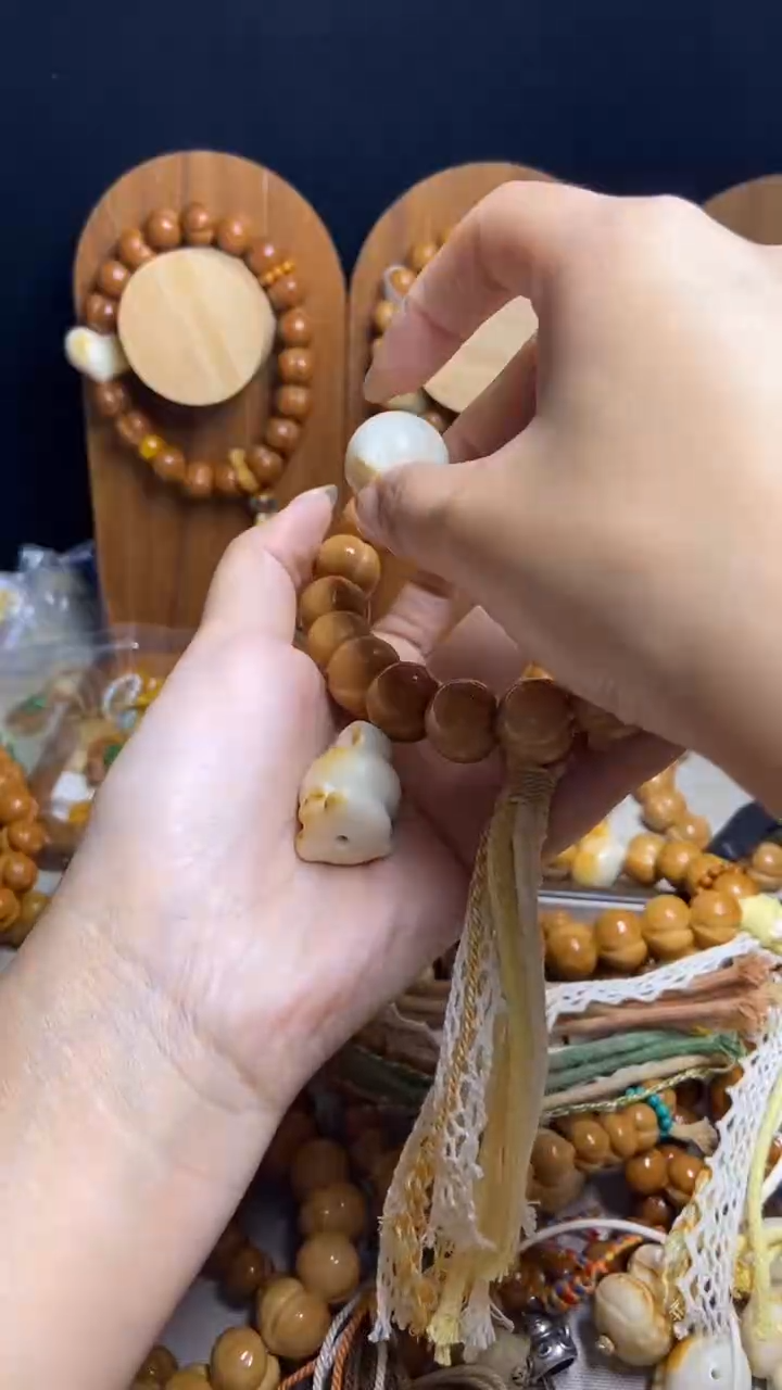 手串猴头核桃秋*儿全品手工圆kt黄跑环兔子三通奶油风手持
