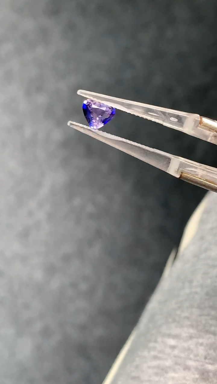 裸石蓝宝石23-8 F1.03ct双色调 无烧爱心蓝宝