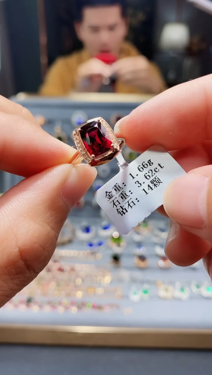 【闪购商品】石榴石戒指18K金镶嵌3.62.