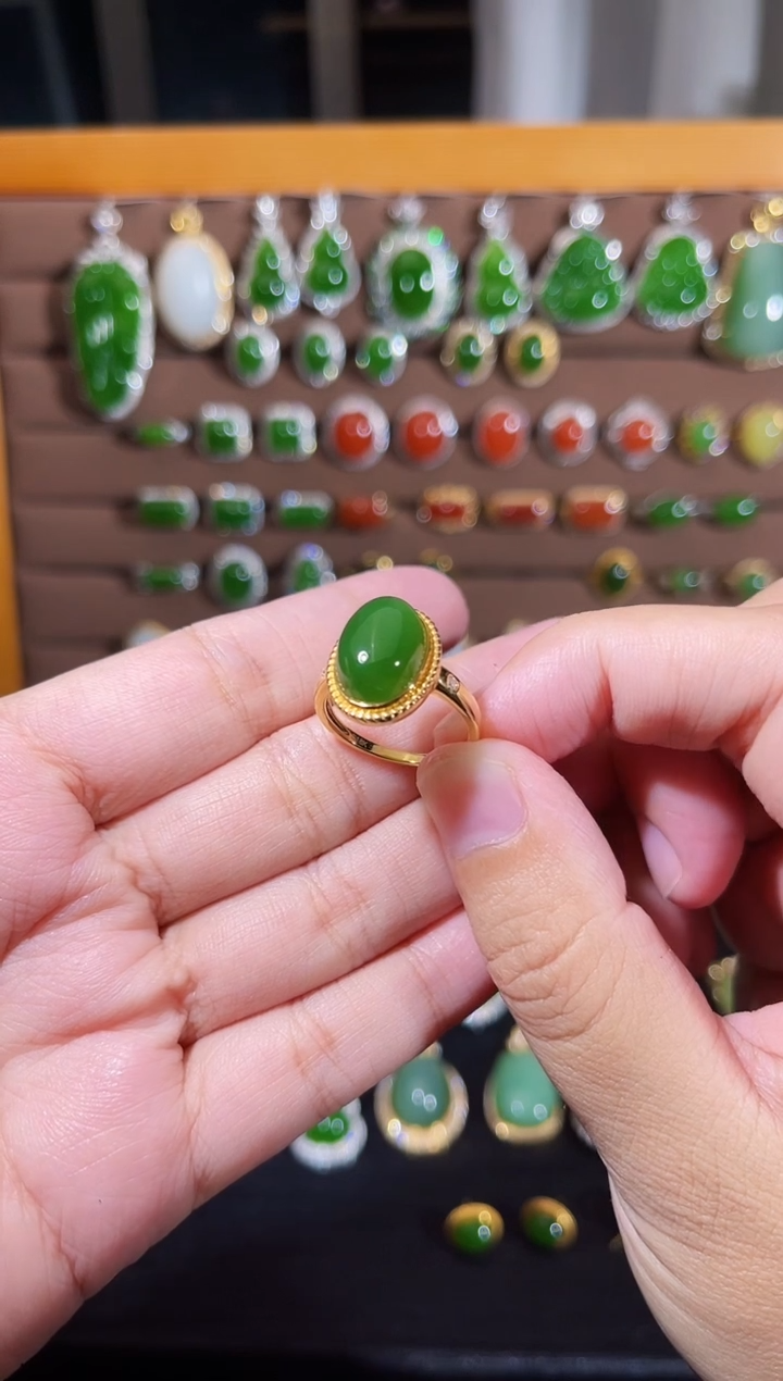【闪购商品】和田玉戒指18K金镶嵌碧玉菠菜绿戒指