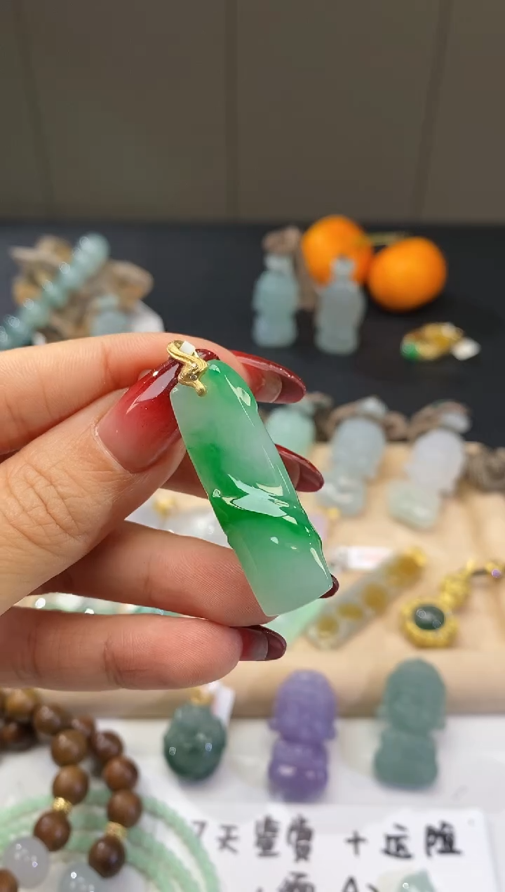 【闪购商品】翡翠颈饰18K金镶嵌竹节