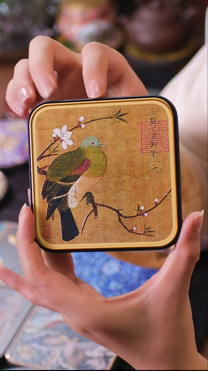 壹藏贰宝桃鸠图案杯垫一片