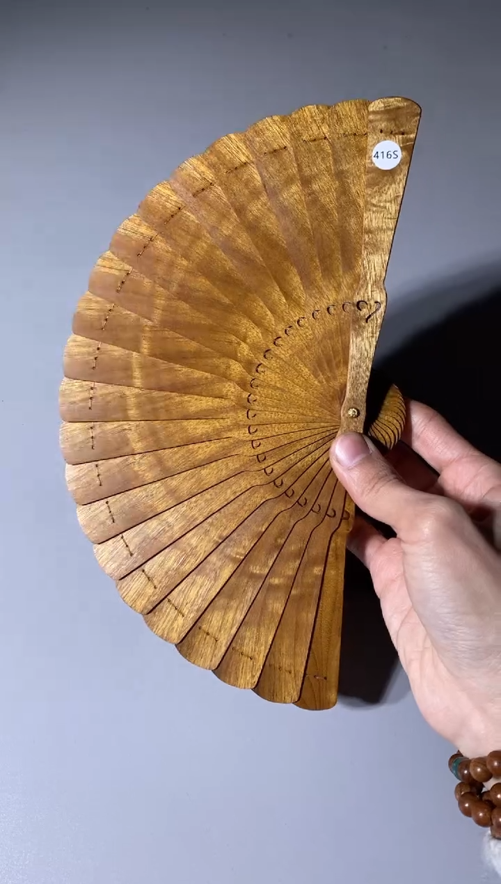 【闪购商品】金丝楠木雕416号15cm金丝楠木小叶桢楠扇子