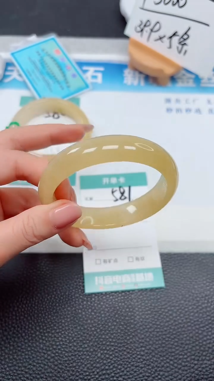 【闪购商品】石英质玉手镯未镶嵌581