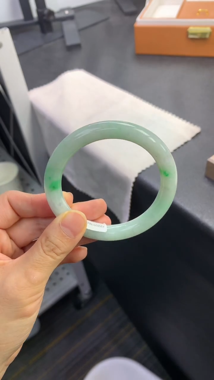 未镶嵌手镯（圆镯）翡翠退货需手镯吊牌标签完好