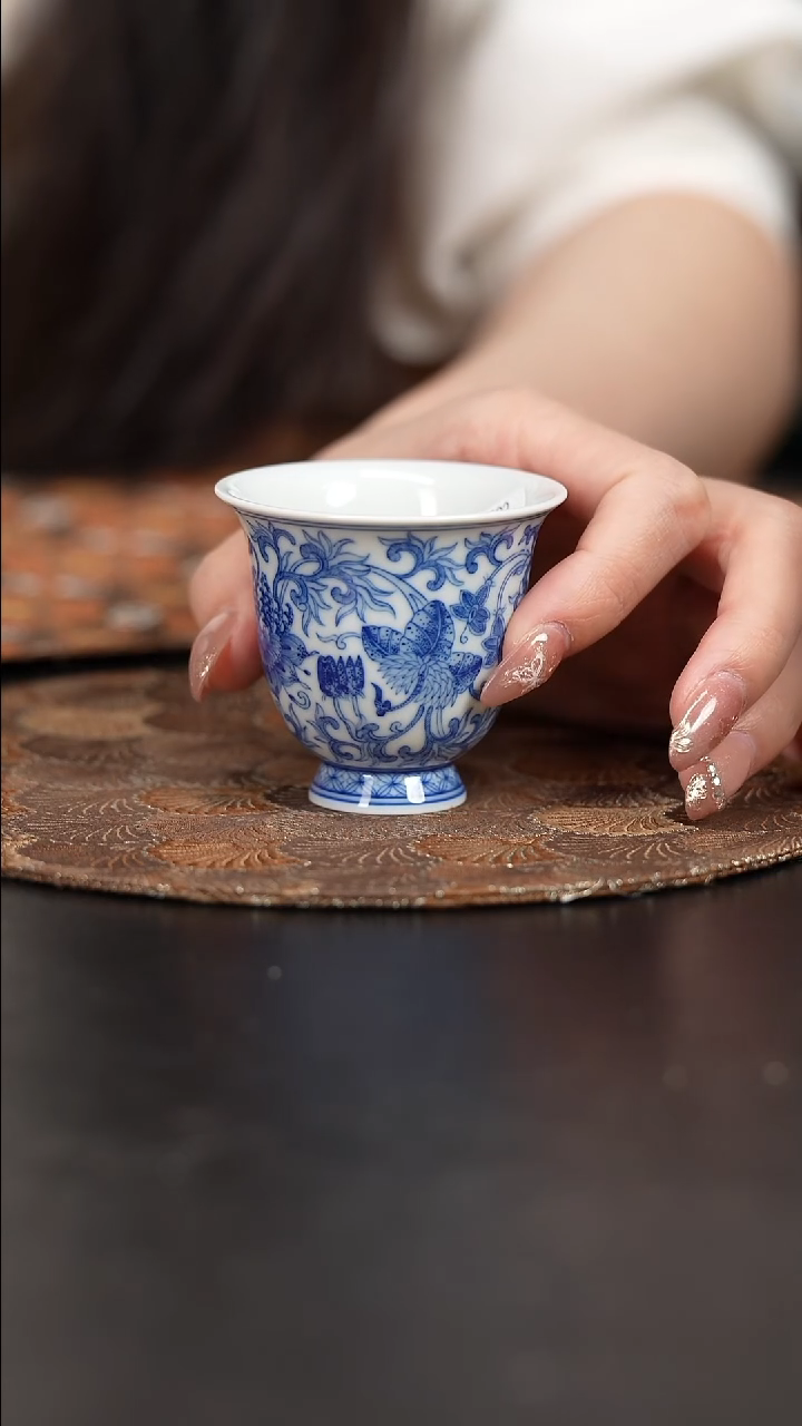 【闪购商品】杯看山柴窑青花西番莲