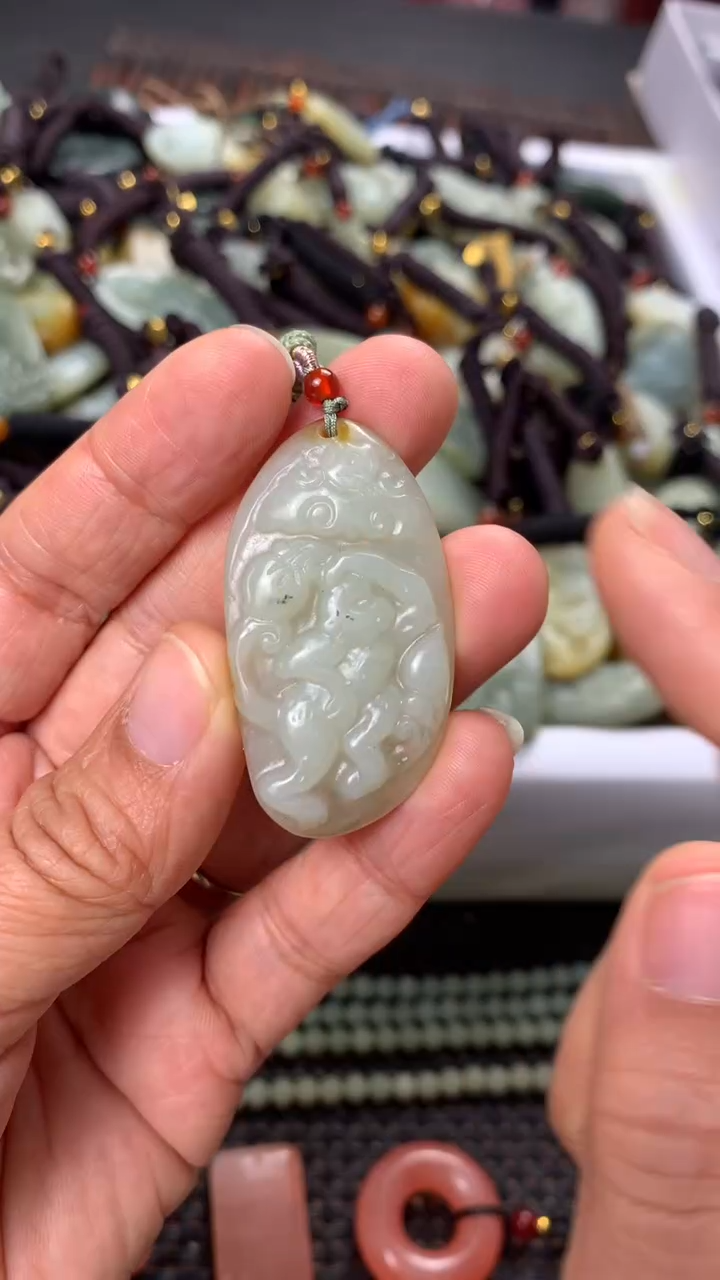 【闪购商品】和田玉颈饰未镶嵌多样性发货没有证书拍一发一有瑕