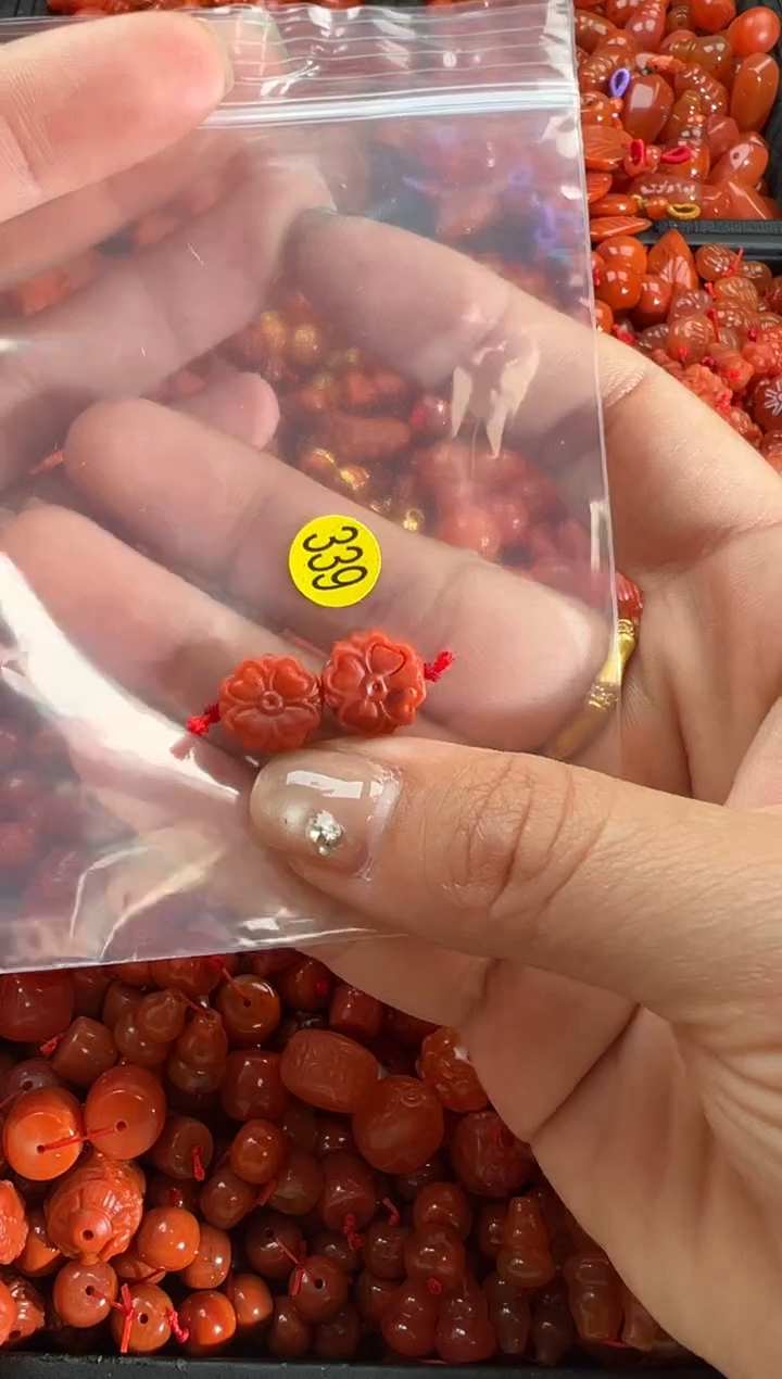 【闪购商品】南红玛瑙颈饰未镶嵌1