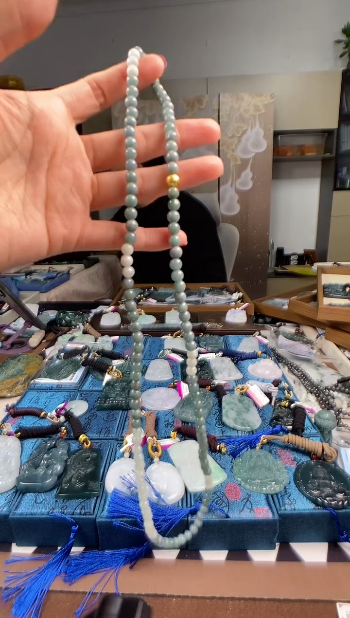 颈饰未镶嵌翡翠 多样性发其一