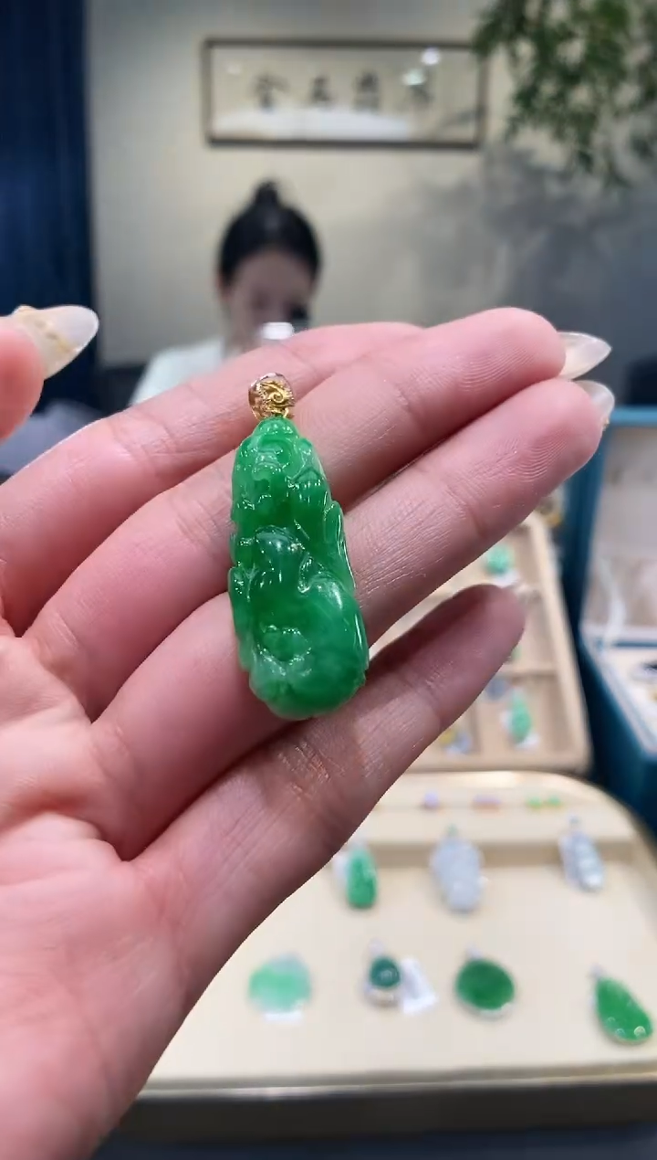 【闪购商品】翡翠吊坠(不含链)18K金镶嵌白菜