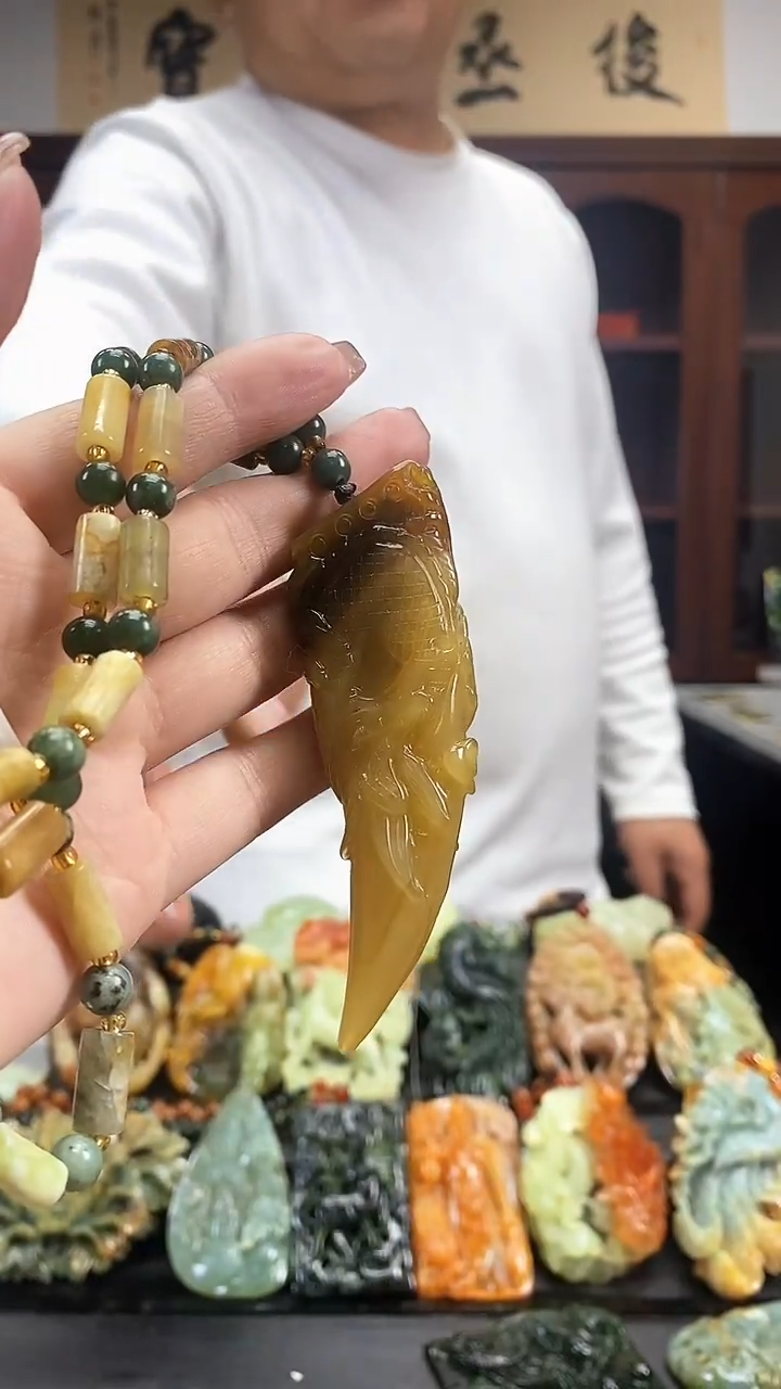 【闪购商品】蛇纹石玉吊坠未镶嵌·