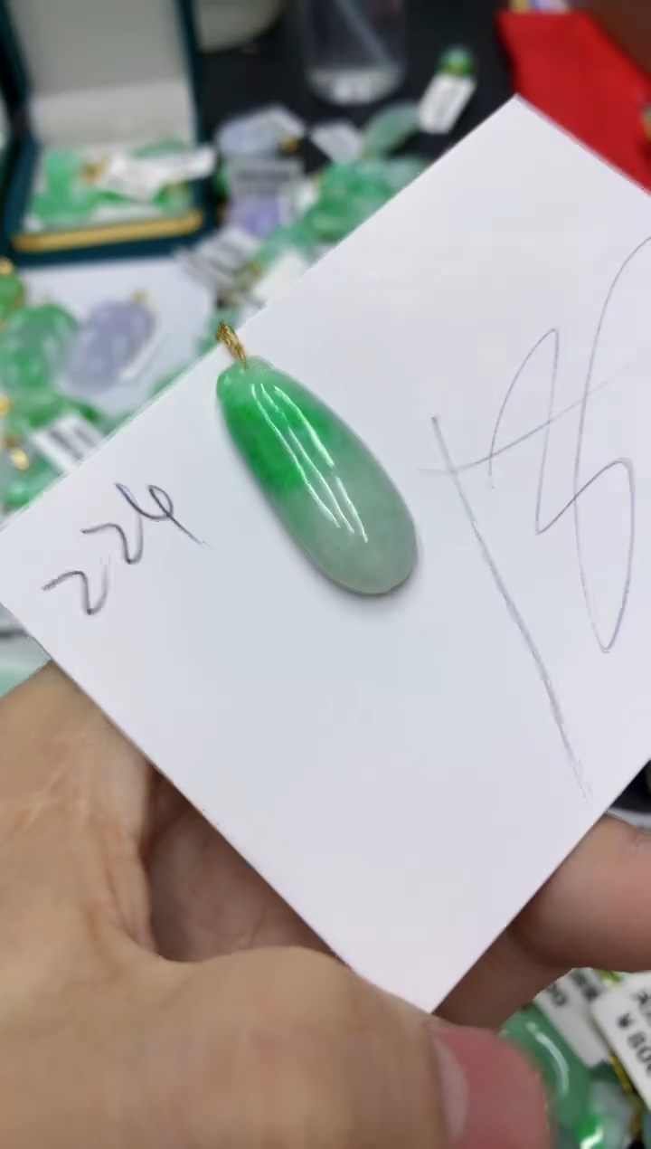 【闪购商品】翡翠18K金镶嵌颈饰111111111