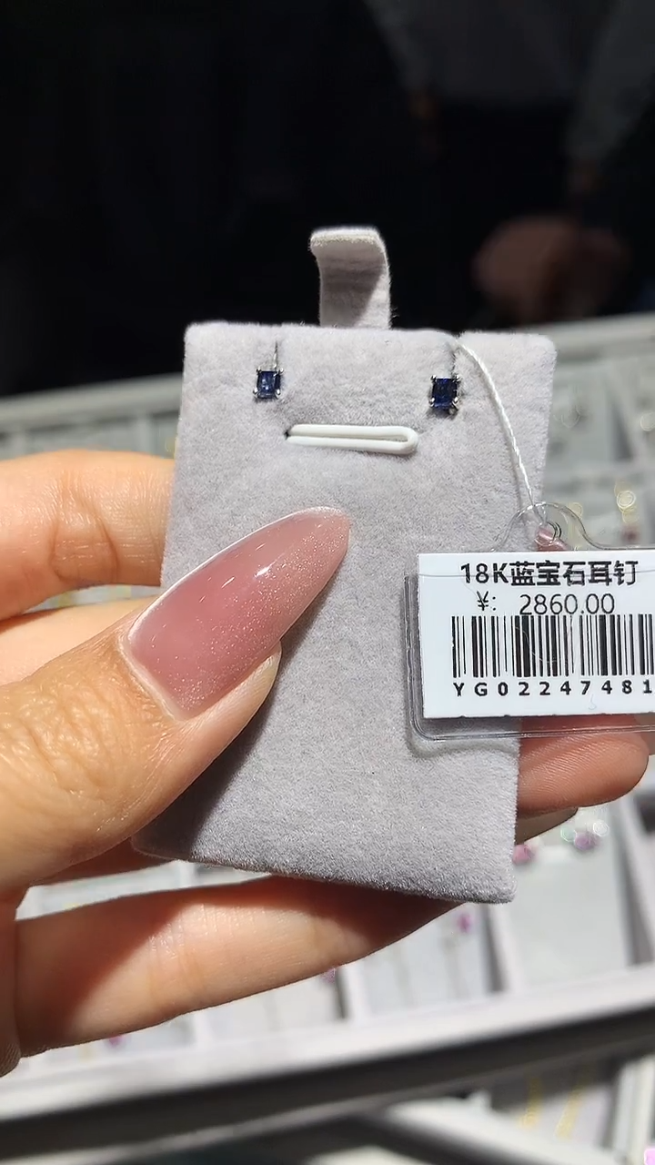 【闪购商品】蓝宝石耳饰18K金镶嵌蓝宝石耳饰