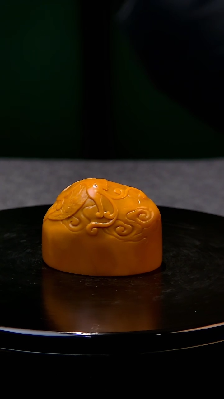 【闪购商品】田黄石麦芽黄螭龙薄意雕