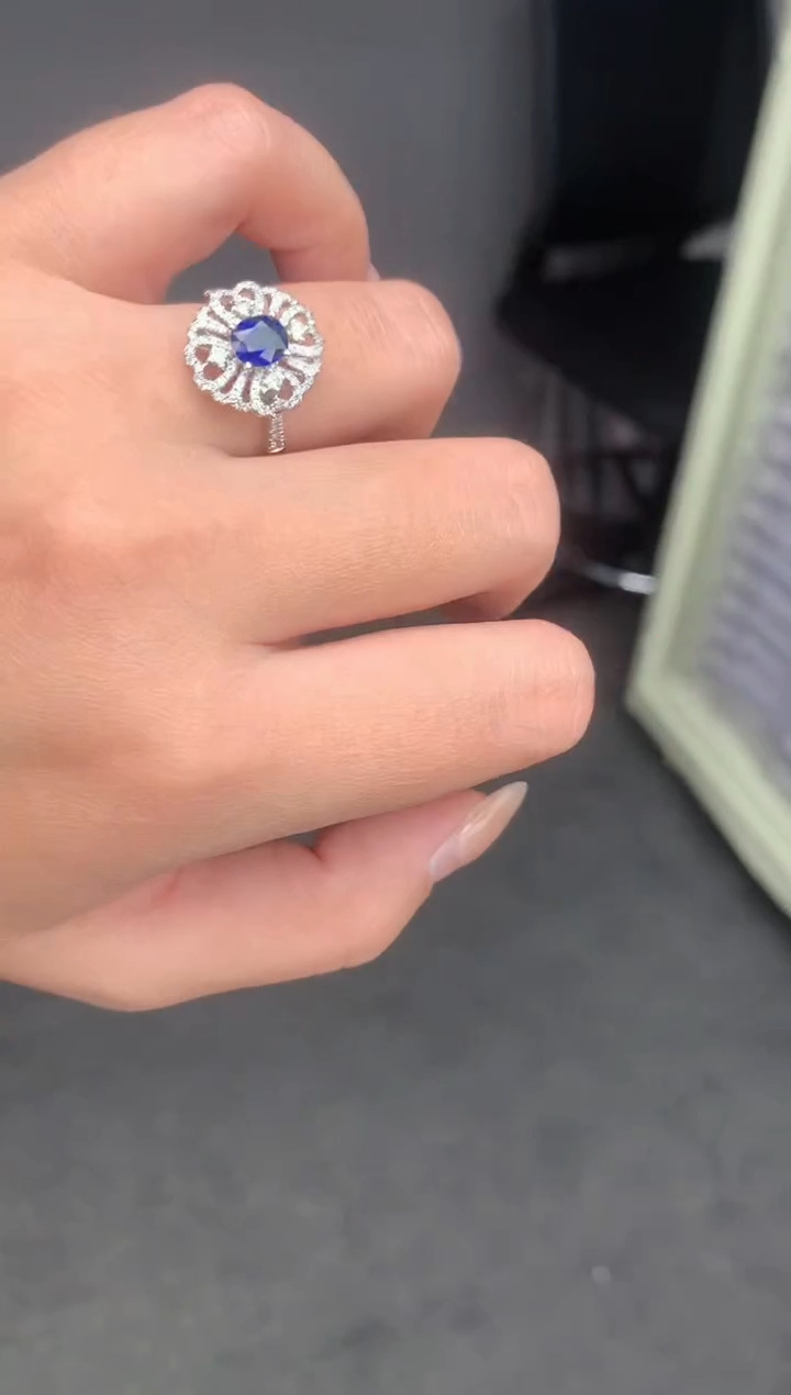 【闪购商品】蓝宝石戒指18K金镶嵌76分皇家蓝戒指