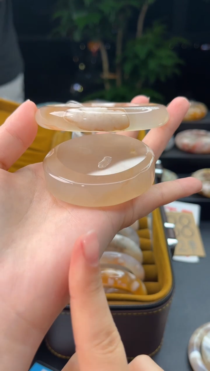 【闪购商品】石英质玉手镯未镶嵌赠送镯心（圈口59