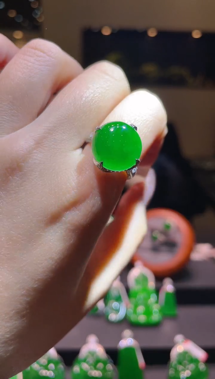 【闪购商品】翡翠吊坠(不含链)18K金镶嵌A85