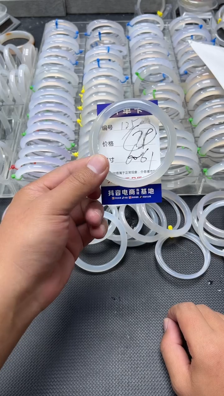 手镯玛瑙/玉髓未镶嵌情****?125