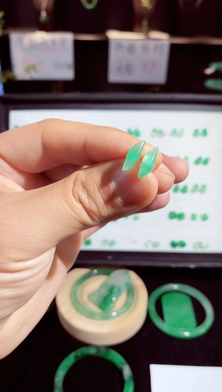 【闪购商品】石英质玉耳钉未镶嵌耳钉