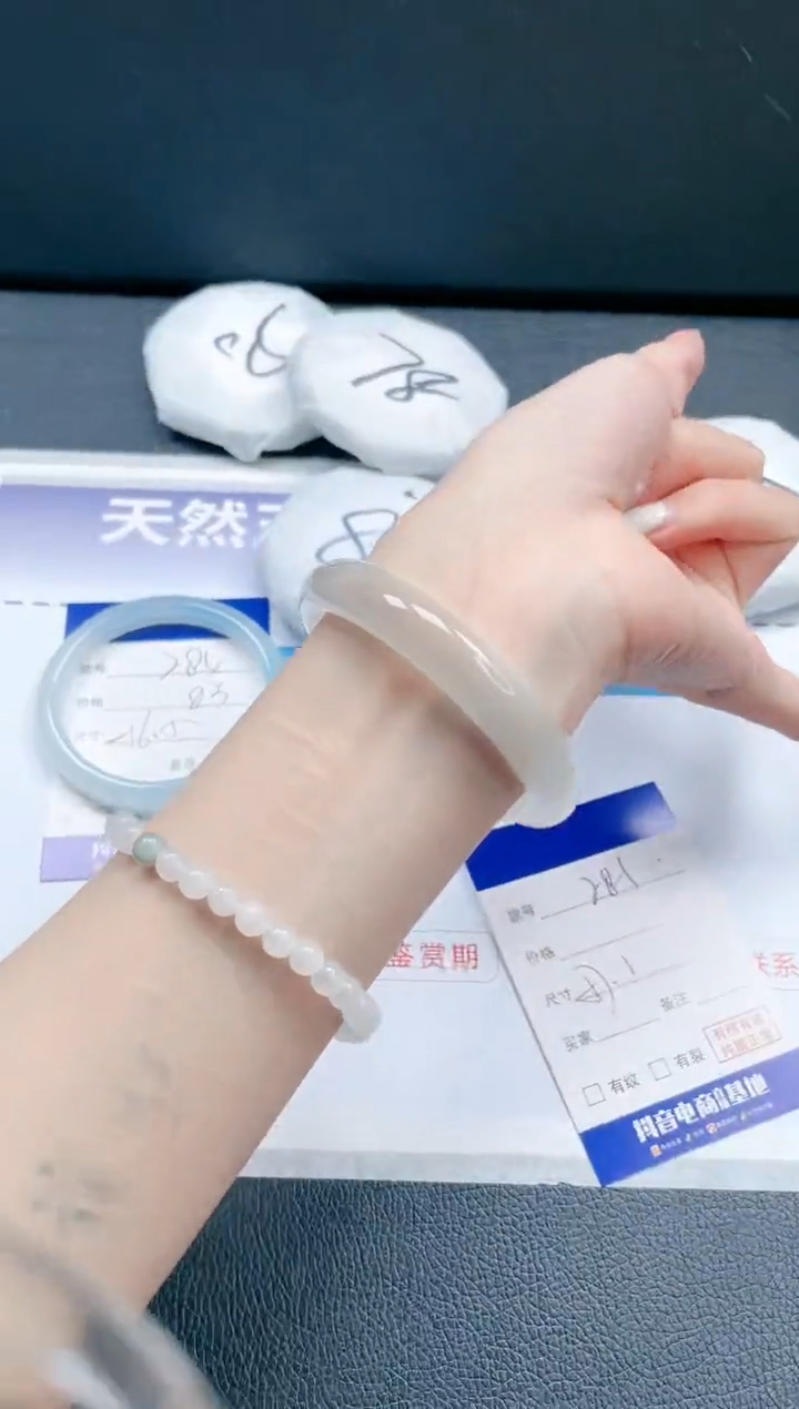 【闪购商品】石英质玉手镯未镶嵌 白月光手镯-57