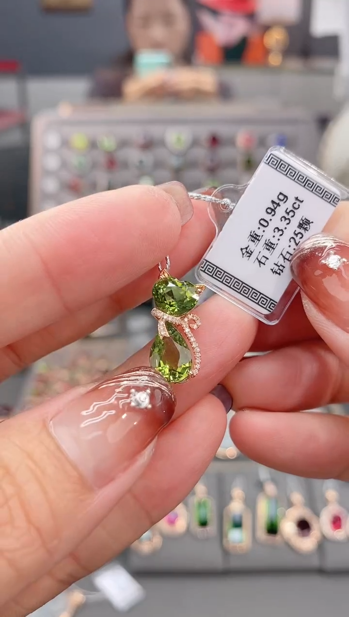 颈饰18K金镶嵌碧玺3.35