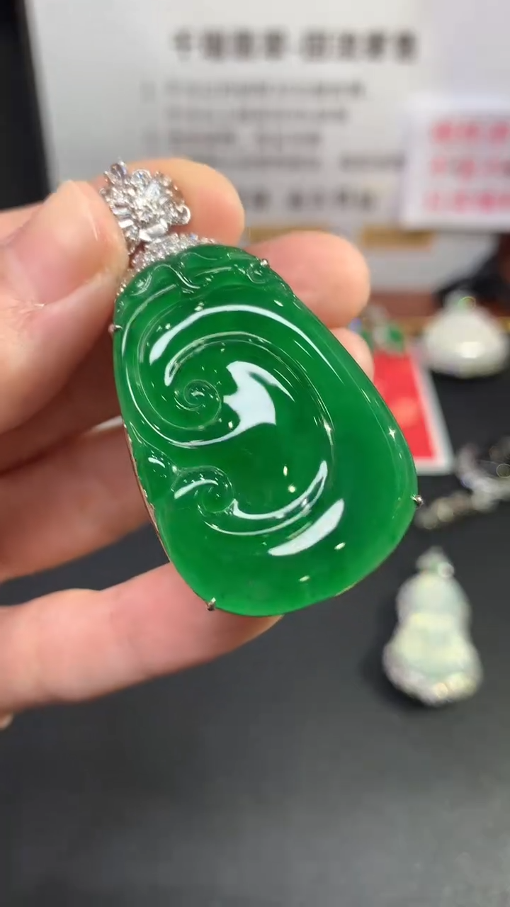 【闪购商品】翡翠吊坠(不含链)18K金镶嵌全款39800，尾款19800