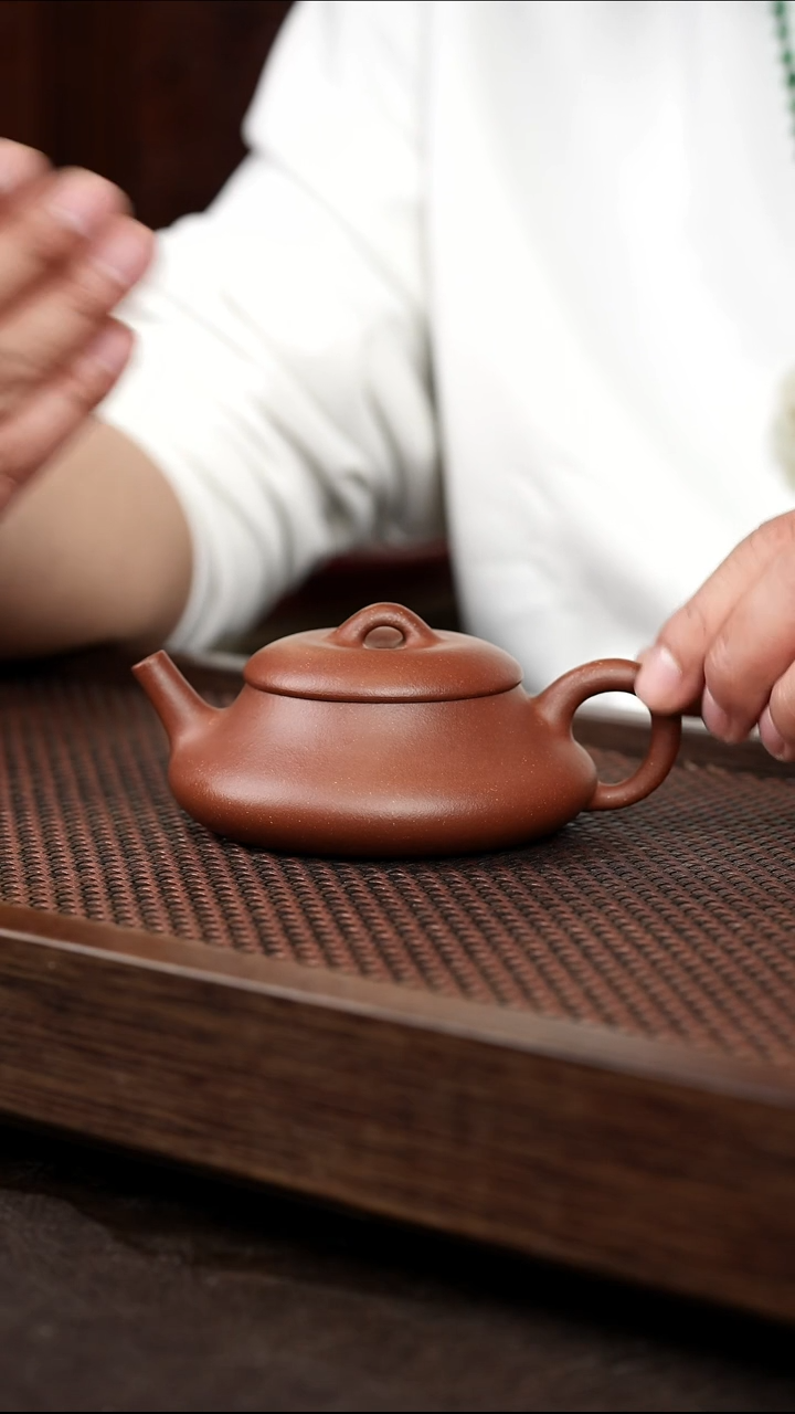 茶壶紫砂红降坡 剑瓢