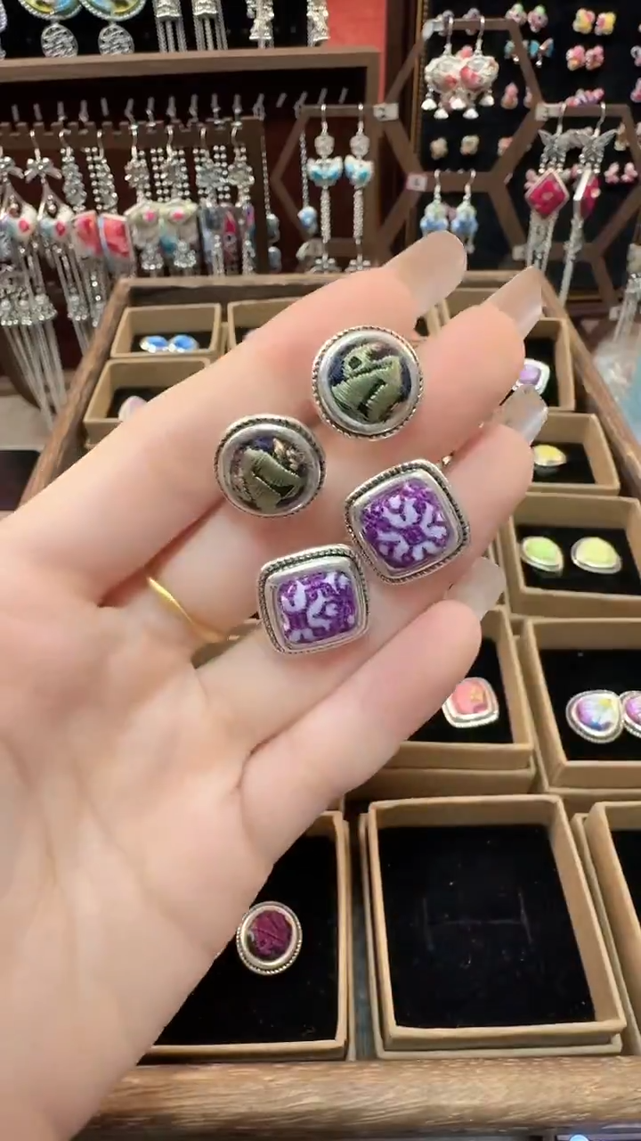 织绣阁****蛙 云织谣民族风精美饰品   138