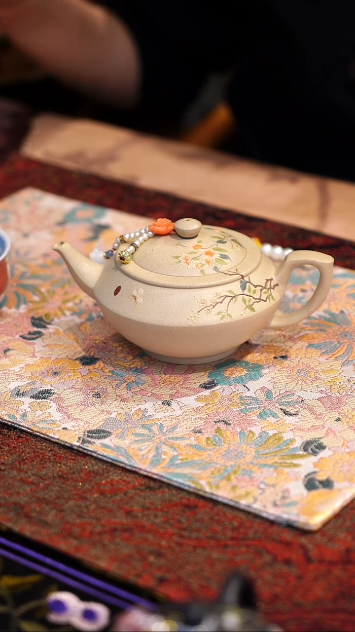 瓷片紫砂壶大碗茶的茶器